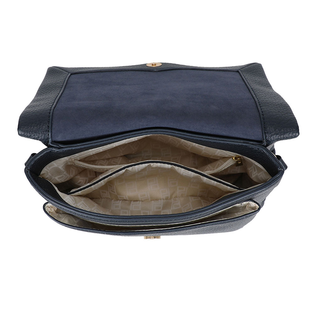 Navy blå teksturert skinn crossbody veske med beige interiør fra Bar Flap Crossover Blue kolleksjon