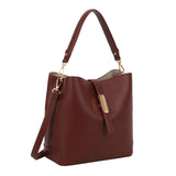 Bar bucket bag bordeaux red en rik burgunderfarget skinnveske med tekstur, gulltonet beslag og avtagbar skulderrem