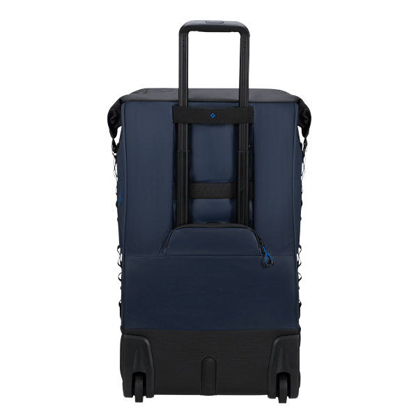 Navy blå rullegarderobe med svart håndtak og hjul i ecodiver foldbar duffel 4-i-1 blue nights design